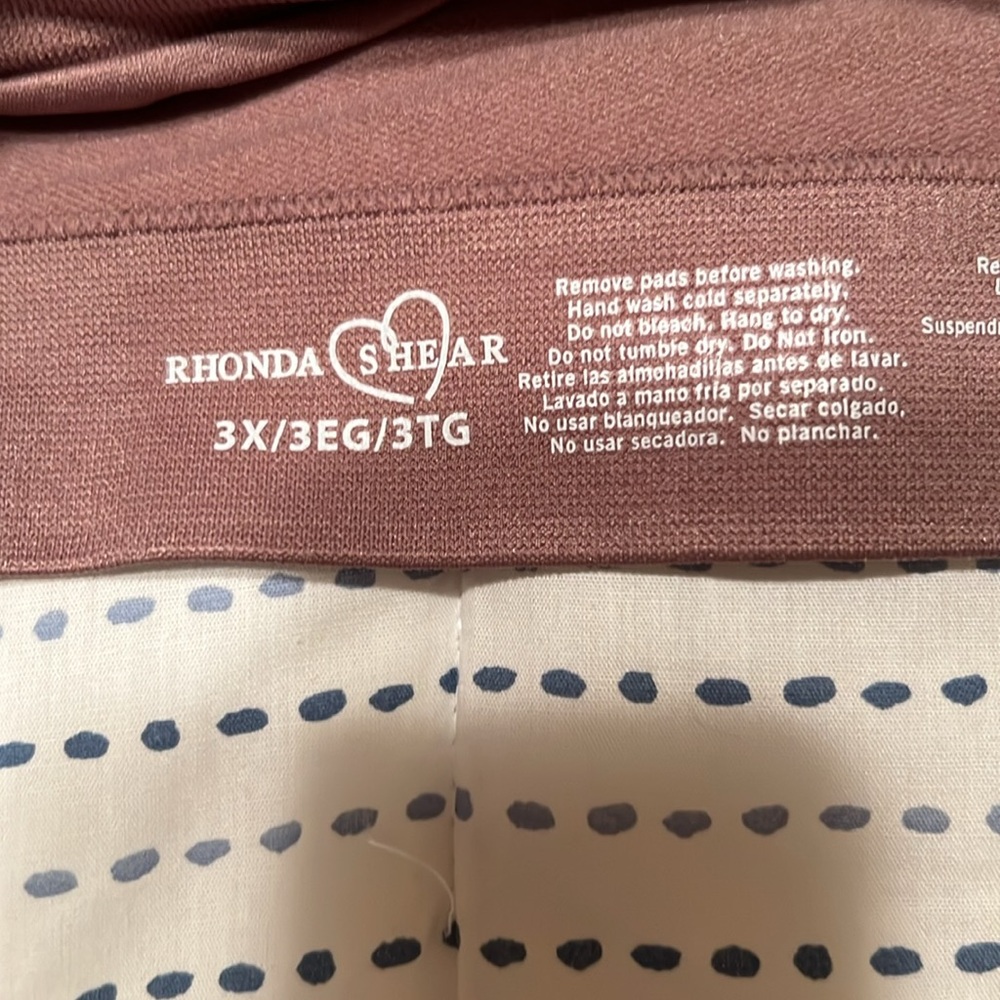 Rhonda Shear seamless bra. - Picture 4 of 8